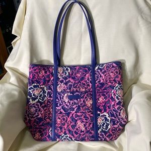 Large Quilted Vera Bradley Tote Blue, Pink & White. Blue leather trim.